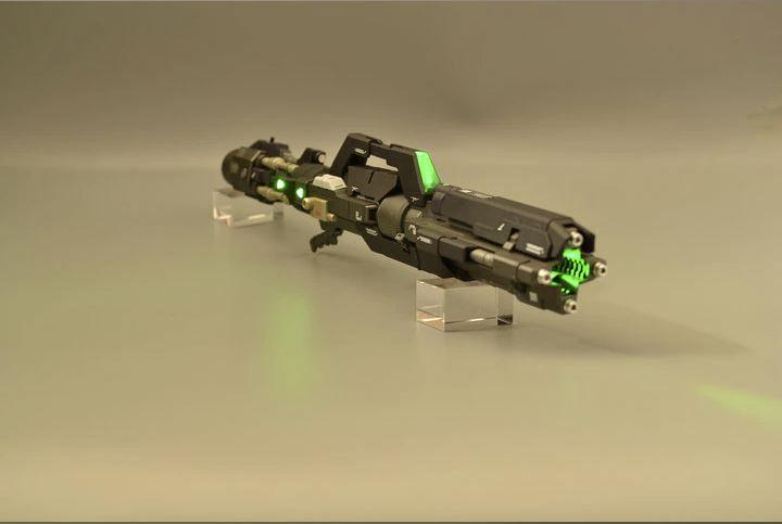 Moto King Unpainted Unassembled Assault weapon set ( LED unit included ) for 1/100 Gundam & 1/6 humanoid model Mobile Suit